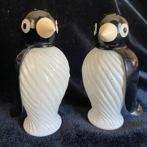 Vintage Adorable Milk Glass & Plastic Penguin Salt & Pepper shakers
